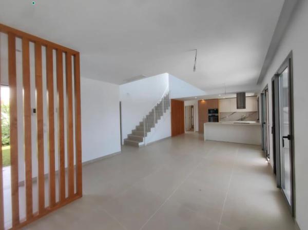 Casa independiente en calle Praga