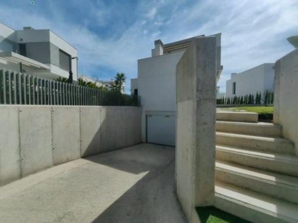 Casa independiente en calle Praga