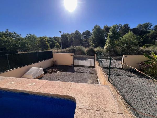 Chalet adosado en calle Xarquia