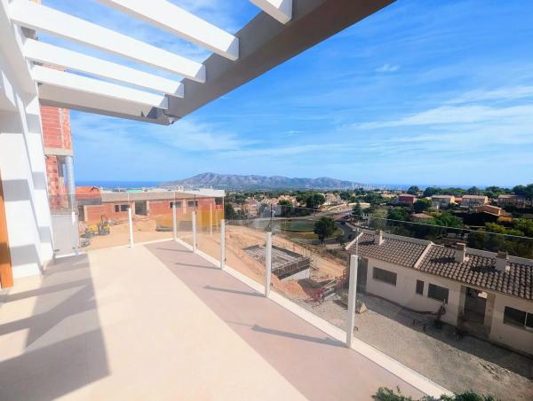 Chalet adosado en calle Serra Gelada