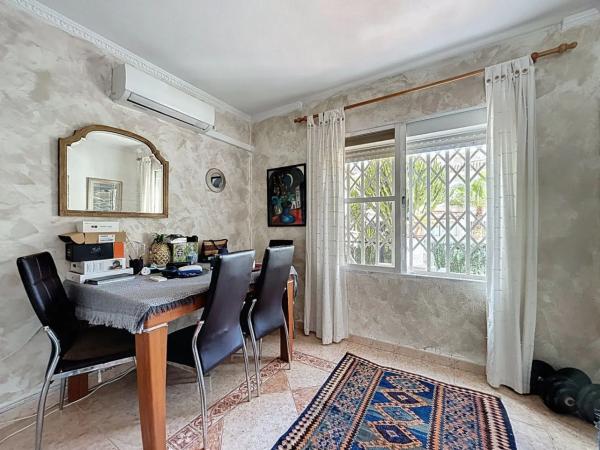 Chalet pareado en calle Vall de Gallinera