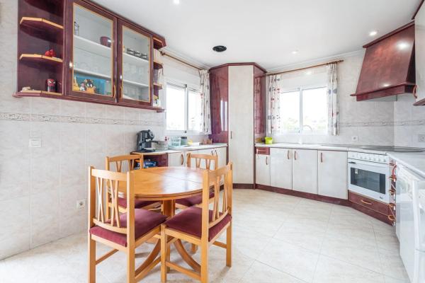 Chalet pareado en calle Estocolmo