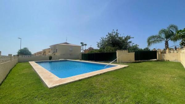 Chalet adosado en calle Lisboa