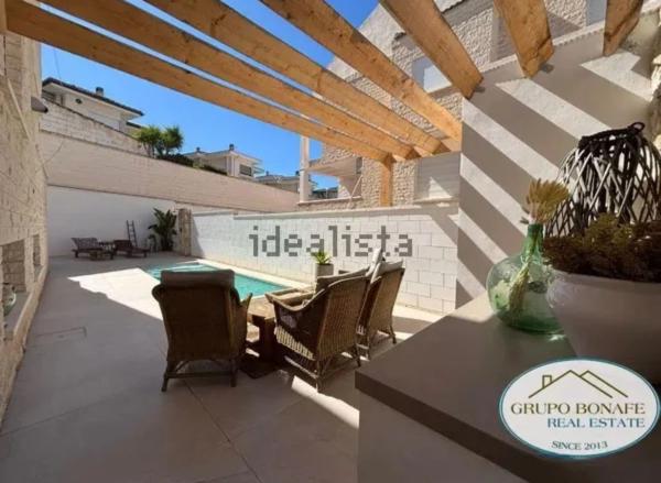 Chalet adosado en avenida San José, 6