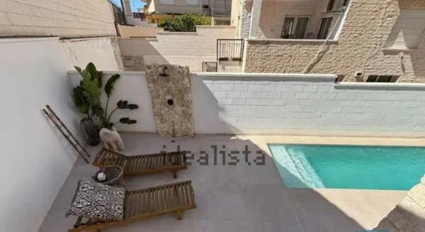 Chalet adosado en avenida San José, 6