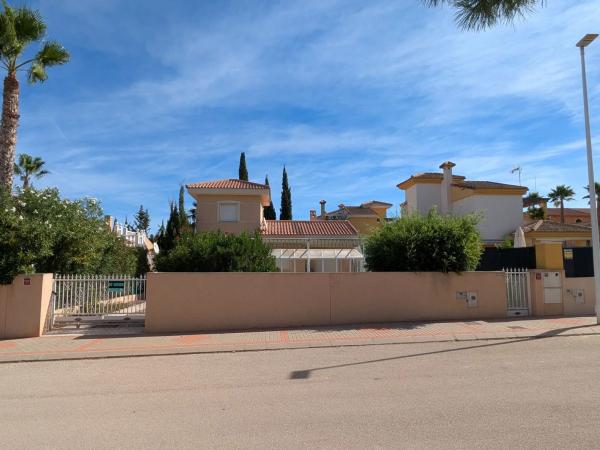 Casa independiente en calle Monforte del Cid, 7