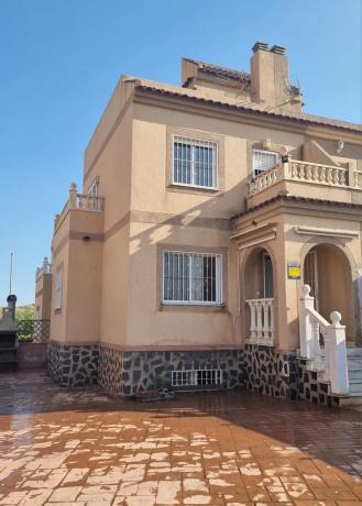 Chalet pareado en camino Azagador