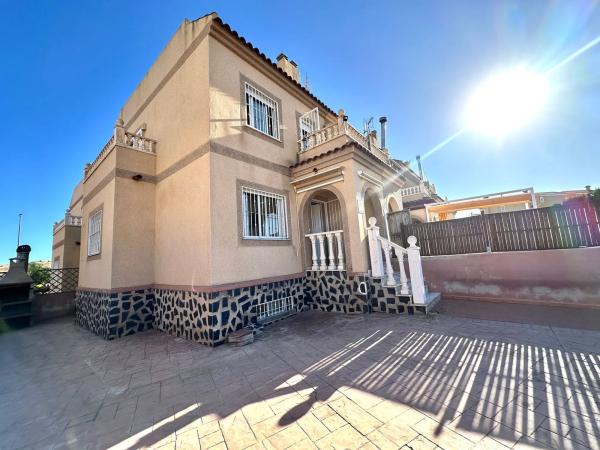 Chalet pareado en camino Azagador