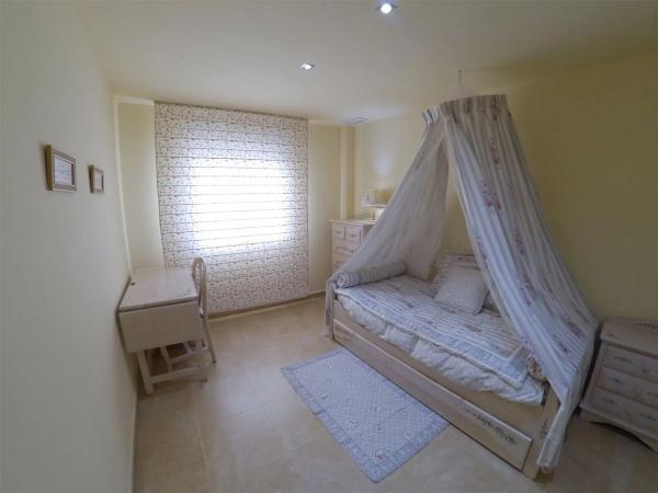 Chalet pareado en calle Azorín, 30