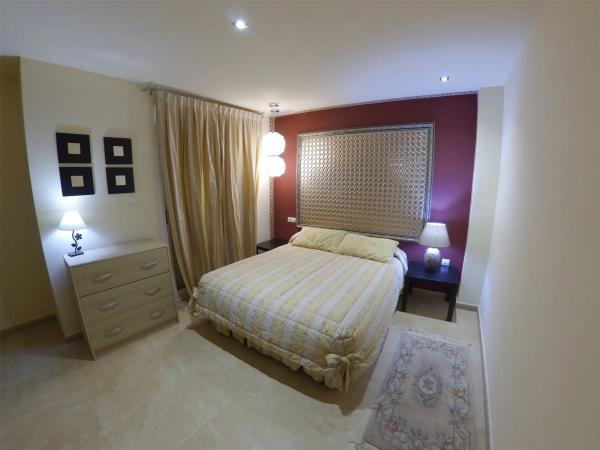 Chalet pareado en calle Azorín, 30