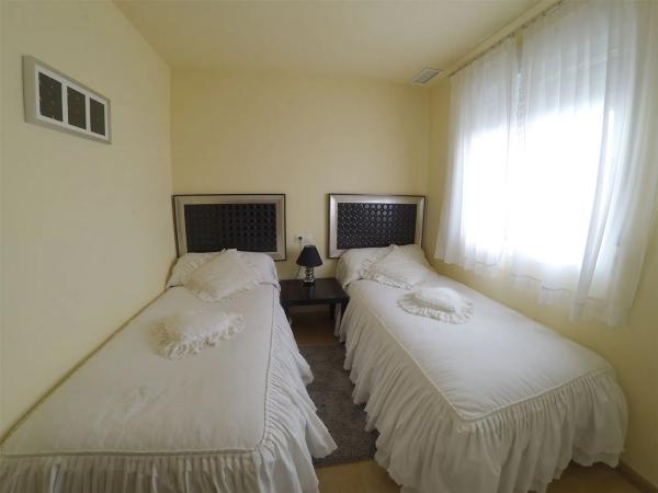 Chalet pareado en calle Azorín, 30