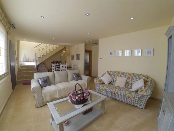 Chalet pareado en calle Azorín, 30