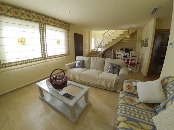 Chalet pareado en calle Azorín, 30