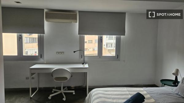 Pokój we wspólnym mieszkaniu w Palma