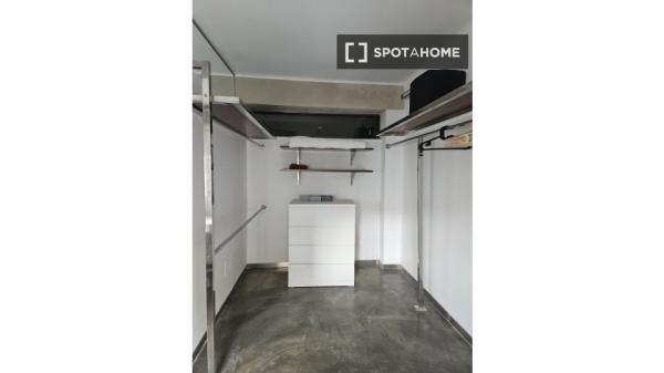 Pokój we wspólnym mieszkaniu w Palma