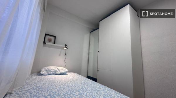 Room in a shared apartment for rent in Alcalá de Henares