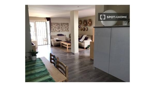 Piso de 2 dormitorios en alquiler en Las Gabias, Granada