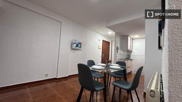 Room in a shared apartment for rent in Alcalá de Henares