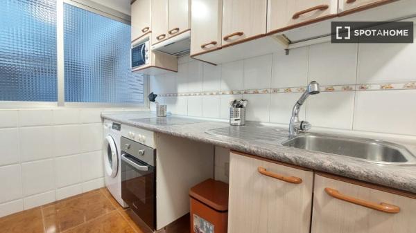 Room in a shared apartment for rent in Alcalá de Henares