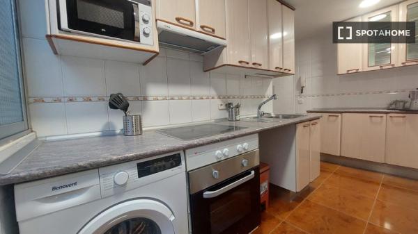 Room in a shared apartment for rent in Alcalá de Henares