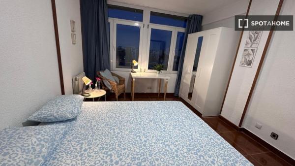 Room in a shared apartment for rent in Alcalá de Henares