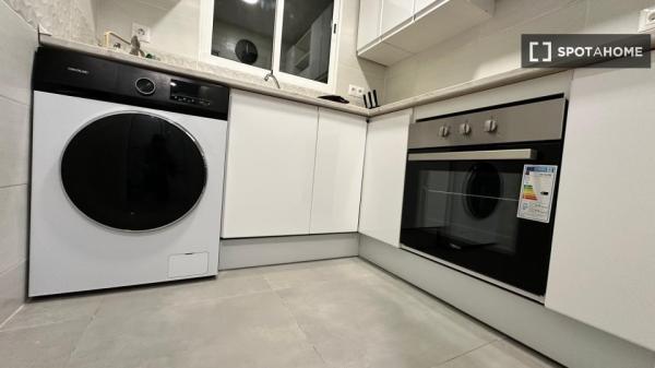 Pokój w mieszkaniu współdzielonym do wynajęcia La Torrassa, Barcelona