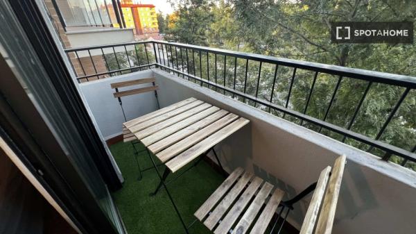 Se alquila habitación en Burjassot, Valencia.