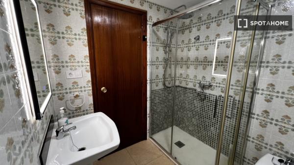 Se alquila habitación en Burjassot, Valencia.