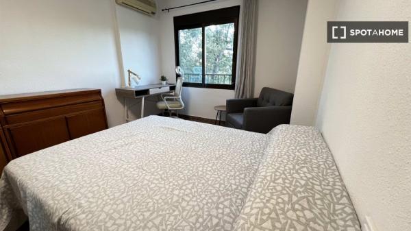 Se alquila habitación en Burjassot, Valencia.