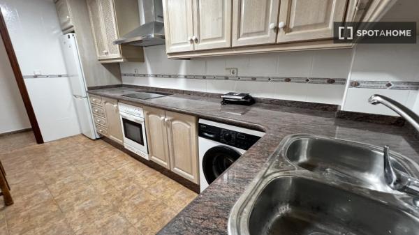 Zimmer zu vermieten in Burjassot, Valencia