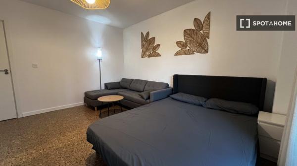 Zimmer zu vermieten in Burjassot, Valencia