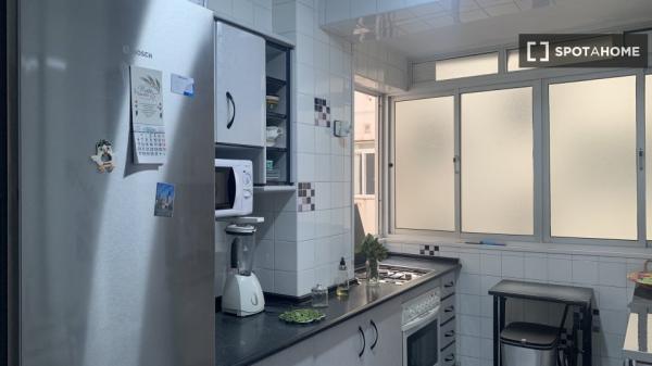 Zimmer in einer 4-Zimmer-Wohngemeinschaft zur Miete in Málaga