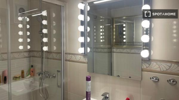 Zimmer in einer 4-Zimmer-Wohngemeinschaft zur Miete in Málaga