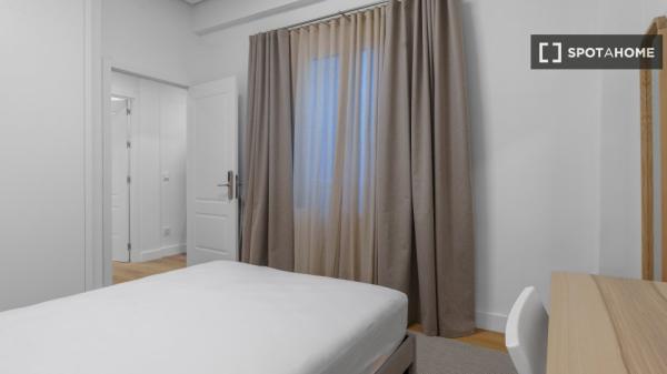 Chambre dans un appartement partagé à Donostia