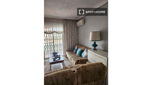 Room in shared apartment in Córdoba