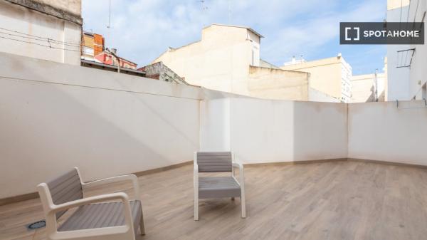 Pokój w mieszkaniu dzielonym z 5 sypialniami do wynajęcia w Burjassot