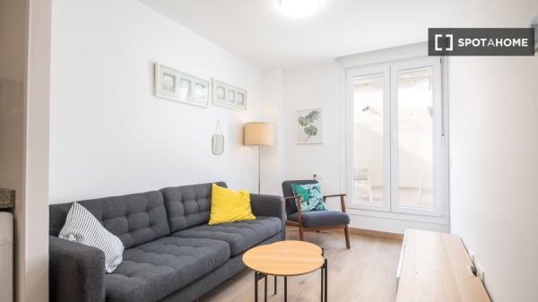 Pokój w mieszkaniu dzielonym z 5 sypialniami do wynajęcia w Burjassot