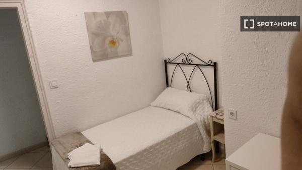 Piso de 3 dormitorios en alquiler en Alicante