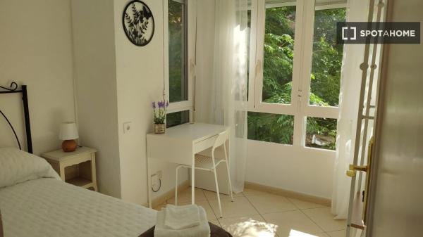 Piso de 3 dormitorios en alquiler en Alicante