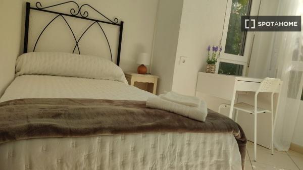 Piso de 3 dormitorios en alquiler en Alicante