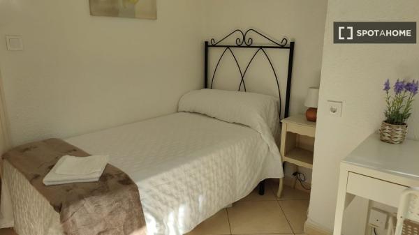 Piso de 3 dormitorios en alquiler en Alicante