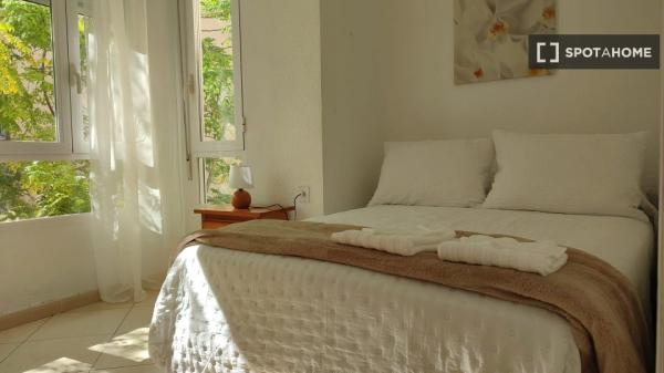 Piso de 3 dormitorios en alquiler en Alicante