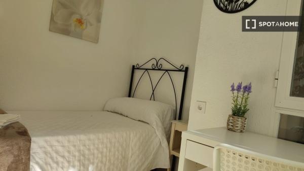 Piso de 3 dormitorios en alquiler en Alicante