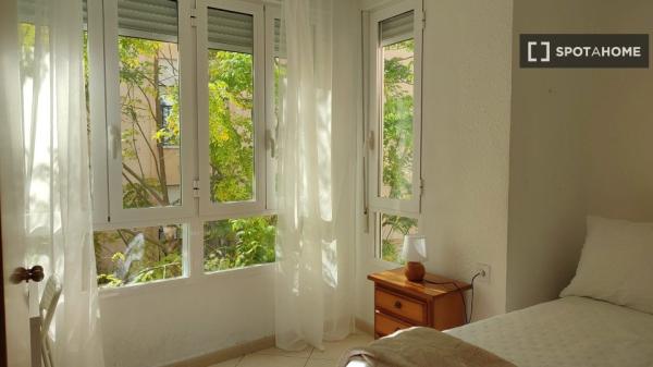 Piso de 3 dormitorios en alquiler en Alicante