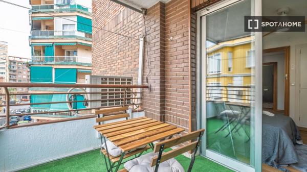 Piso de 5 habitaciones en alquiler en Alicante.