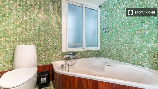 Piso de 6 habitaciones en alquiler en Alicante