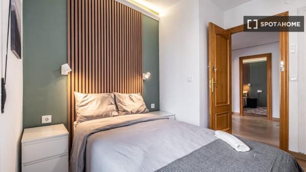 Piso de 5 habitaciones en alquiler en Alicante.