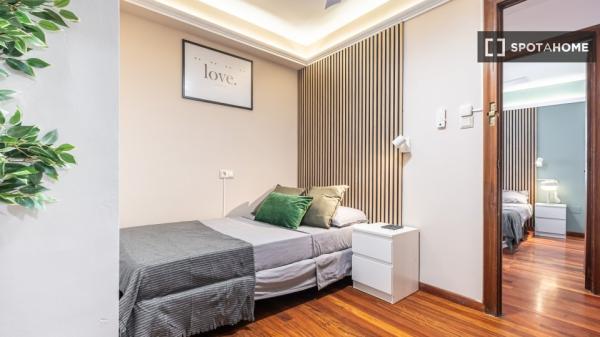 Piso de 6 habitaciones en alquiler en Alicante