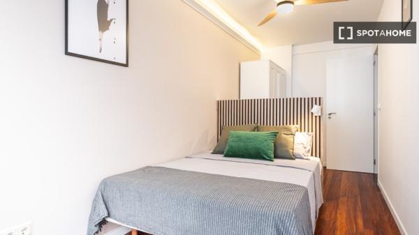 Piso de 6 habitaciones en alquiler en Alicante