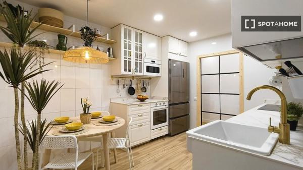 Piso en alquiler de 5 habitaciones en Milagrosa-Arrosadia, Pamplona